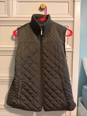 British Khaki Quilted Sleeveless Vest in Olive